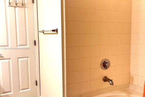 Townhouse in Delray Beach, Florida 2 bedrooms, 121.7 sq.m. № 1942242 - photo 23