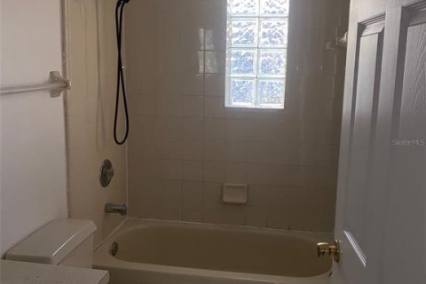 House in Kissimmee, Florida 3 bedrooms, 146.32 sq.m. № 1912317 - photo 11