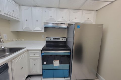 Condominio en venta en Miami, Florida, 1 dormitorio, 76.74 m2 № 2012161 - foto 3