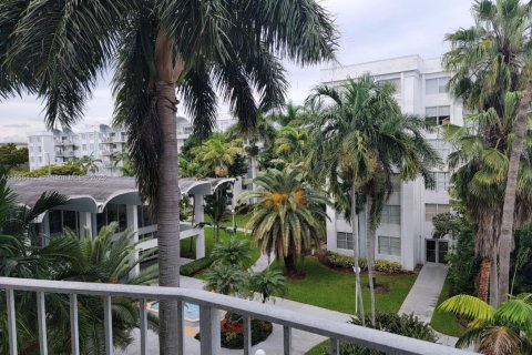 Condominio en venta en Miami, Florida, 1 dormitorio, 76.74 m2 № 2012161 - foto 2