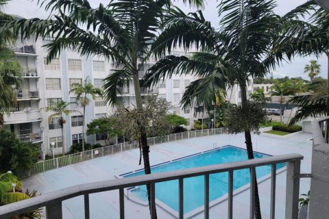 Condominio en Miami, Florida, 1 dormitorio  № 2012161