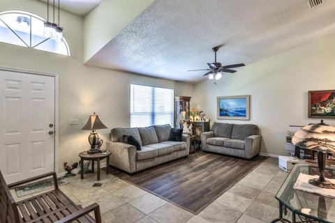 House in Edgewater, Florida 4 bedrooms, 273.5 sq.m. № 2202187 - photo 7