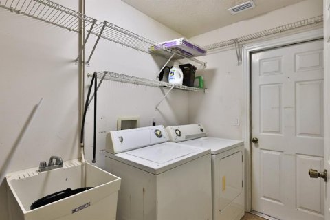 House in Edgewater, Florida 4 bedrooms, 273.5 sq.m. № 2202187 - photo 27
