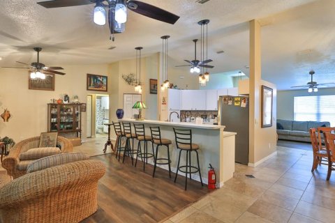 House in Edgewater, Florida 4 bedrooms, 273.5 sq.m. № 2202187 - photo 11