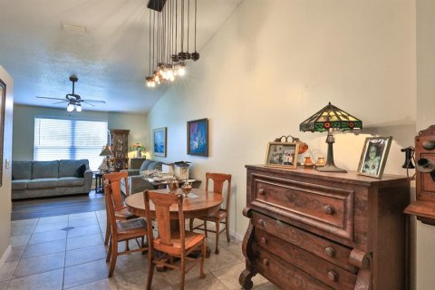 House in Edgewater, Florida 4 bedrooms, 273.5 sq.m. № 2202187 - photo 9