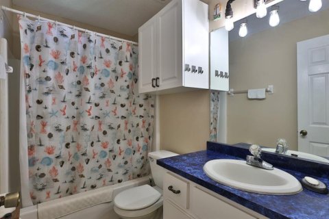 House in Edgewater, Florida 4 bedrooms, 273.5 sq.m. № 2202187 - photo 17