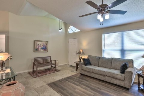 House in Edgewater, Florida 4 bedrooms, 273.5 sq.m. № 2202187 - photo 8