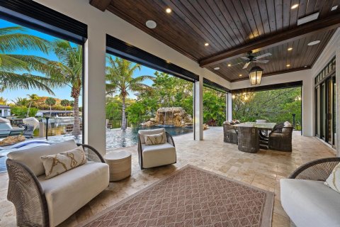 House in Jupiter, Florida 4 bedrooms, 385.08 sq.m. № 2178331 - photo 11