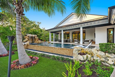 House in Jupiter, Florida 4 bedrooms, 385.08 sq.m. № 2178331 - photo 10