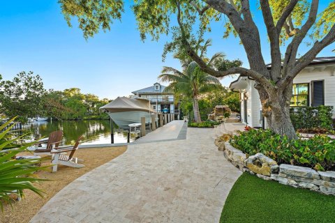 House in Jupiter, Florida 4 bedrooms, 385.08 sq.m. № 2178331 - photo 4