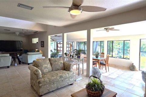 House in Punta Gorda, Florida 3 bedrooms, 248.42 sq.m. № 1894354 - photo 9