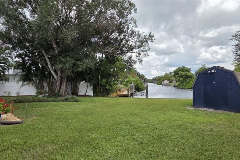 House in Punta Gorda, Florida 3 bedrooms, 248.42 sq.m. № 1894354 - photo 30