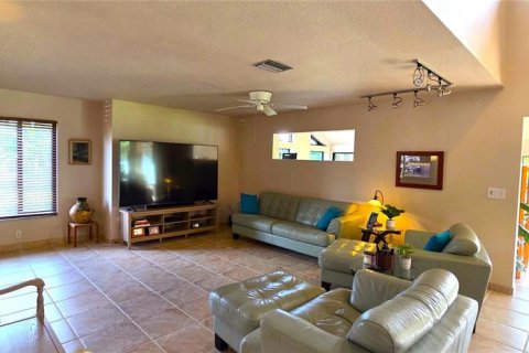 House in Punta Gorda, Florida 3 bedrooms, 248.42 sq.m. № 1894354 - photo 4