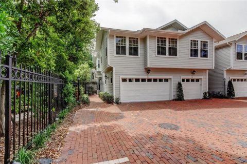 Touwnhouse à vendre à Tampa, Floride: 3 chambres, 152.45 m2 № 1916270 - photo 1