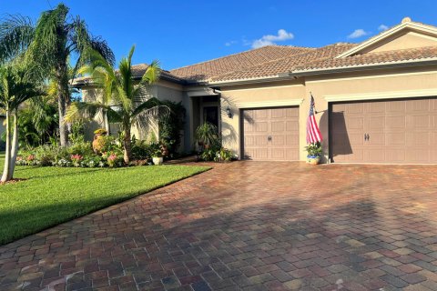 House in Palm City, Florida 3 bedrooms, 237.37 sq.m. № 2426117 - photo 6