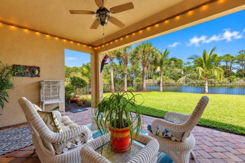 House in Palm City, Florida 3 bedrooms, 237.37 sq.m. № 2426117 - photo 8