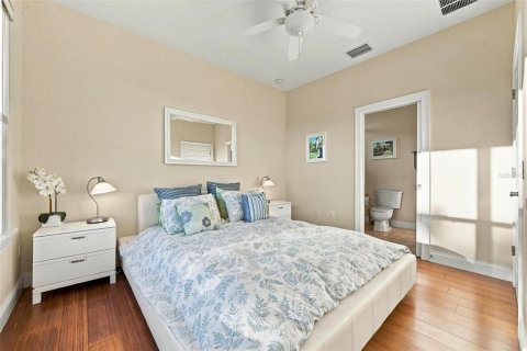 House in Clermont, Florida 4 bedrooms, 259.66 sq.m. № 2418691 - photo 24