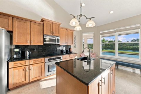 House in Clermont, Florida 4 bedrooms, 259.66 sq.m. № 2418691 - photo 9