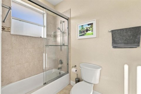 House in Clermont, Florida 4 bedrooms, 259.66 sq.m. № 2418691 - photo 27