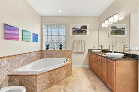 House in Clermont, Florida 4 bedrooms, 259.66 sq.m. № 2418691 - photo 14