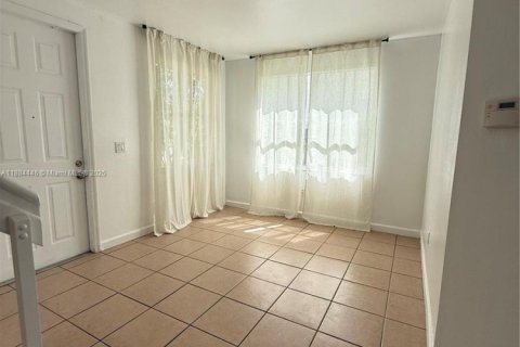 Adosado en alquiler en Homestead, Florida, 4 dormitorios, 163.97 m2 № 1933634 - foto 2