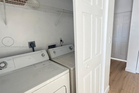 Adosado en alquiler en Homestead, Florida, 4 dormitorios, 163.97 m2 № 1933634 - foto 18