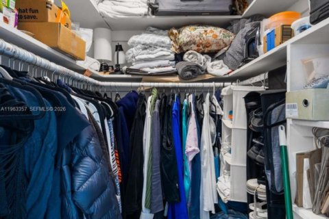 Condo in Miami Beach, Florida  № 2026419 - photo 7