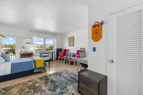 Condo in Miami Beach, Florida  № 2026419 - photo 6