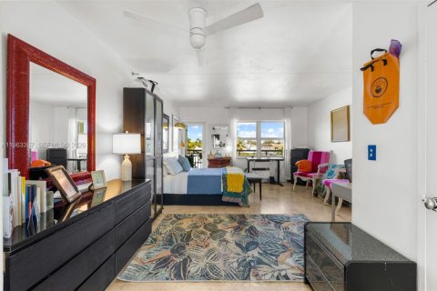 Condo in Miami Beach, Florida  № 2026419 - photo 5
