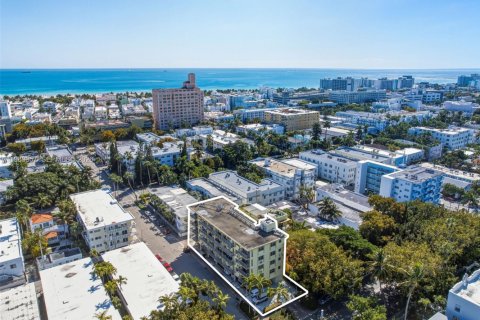 Condo in Miami Beach, Florida  № 2026419 - photo 19