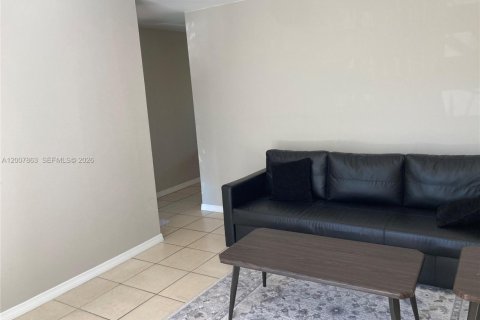 Apartamento en alquiler en Oakland Park, Florida, 3 dormitorios, 93.18 m2 № 2072654 - foto 13