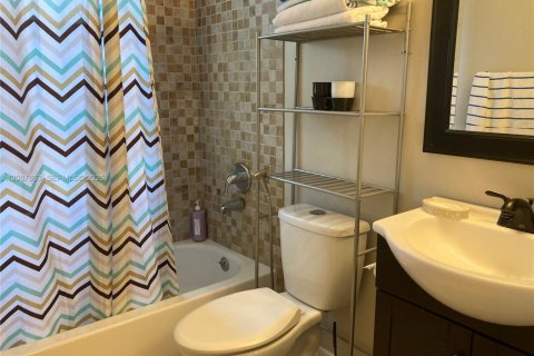 Apartamento en alquiler en Oakland Park, Florida, 3 dormitorios, 93.18 m2 № 2072654 - foto 2
