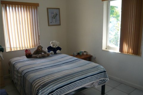 Casa en venta en Miami, Florida, 3 dormitorios, 135.64 m2 № 1968445 - foto 13