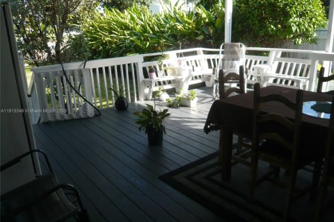 Casa en venta en Miami, Florida, 3 dormitorios, 135.64 m2 № 1968445 - foto 16