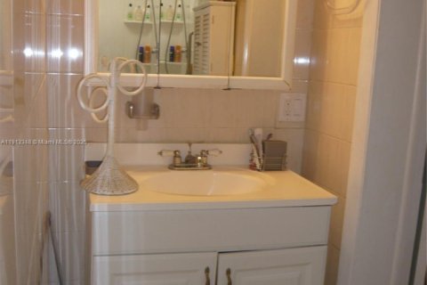 Casa en venta en Miami, Florida, 3 dormitorios, 135.64 m2 № 1968445 - foto 10