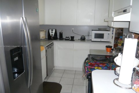 Casa en venta en Miami, Florida, 3 dormitorios, 135.64 m2 № 1968445 - foto 7