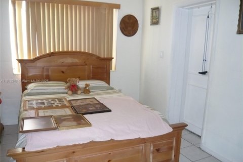 Casa en venta en Miami, Florida, 3 dormitorios, 135.64 m2 № 1968445 - foto 9