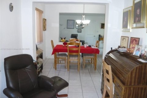 Casa en venta en Miami, Florida, 3 dormitorios, 135.64 m2 № 1968445 - foto 4