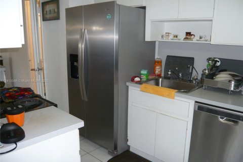 Casa en venta en Miami, Florida, 3 dormitorios, 135.64 m2 № 1968445 - foto 8