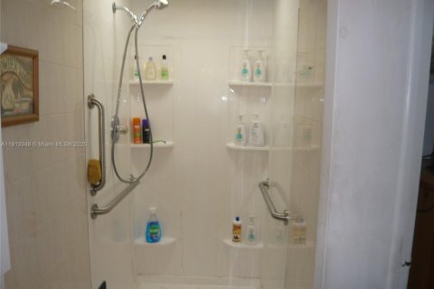 Casa en venta en Miami, Florida, 3 dormitorios, 135.64 m2 № 1968445 - foto 11