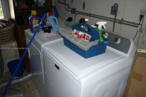 Casa en venta en Miami, Florida, 3 dormitorios, 135.64 m2 № 1968445 - foto 15