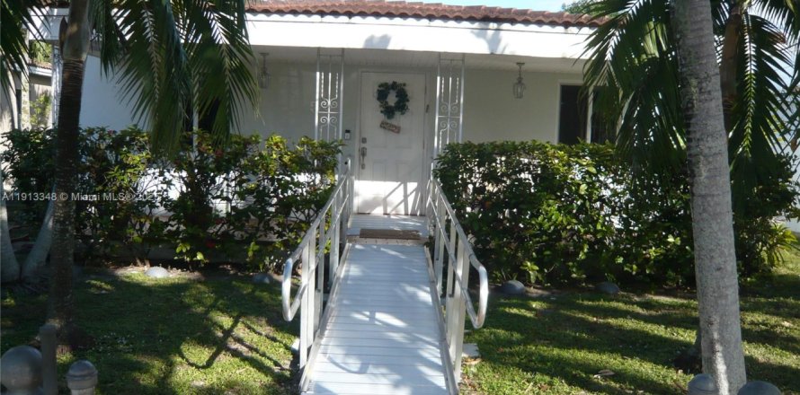 Casa en Miami, Florida 3 dormitorios, 135.64 m2 № 1968445