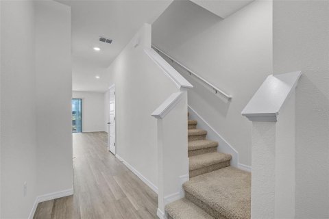 Adosado en venta en Winter Haven, Florida, 3 dormitorios, 163.32 m2 № 2215467 - foto 2