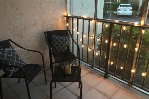 Copropriété à louer à Hallandale Beach, Floride: 2 chambres, 112.41 m2 № 1985761 - photo 2