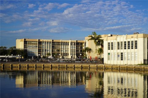 Copropriété à louer à Hallandale Beach, Floride: 2 chambres, 112.41 m2 № 1985761 - photo 8