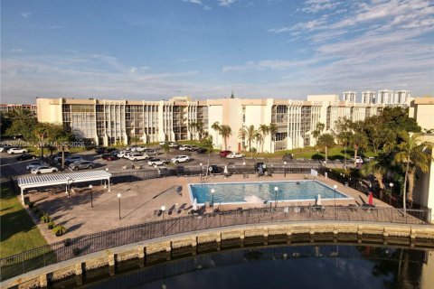 Copropriété à louer à Hallandale Beach, Floride: 2 chambres, 112.41 m2 № 1985761 - photo 10