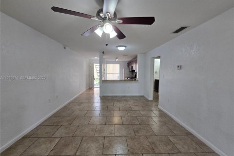 Condo in Miramar, Florida, 2 bedrooms  № 1994724 - photo 2