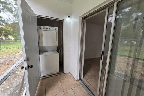 Condo in Miramar, Florida, 2 bedrooms  № 1994724 - photo 15