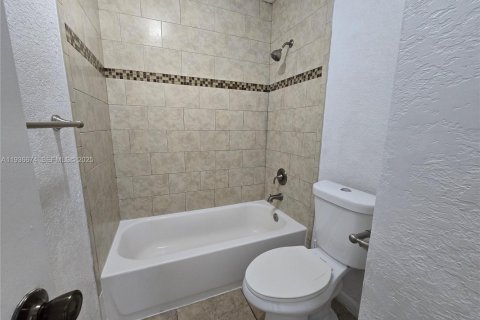 Condo in Miramar, Florida, 2 bedrooms  № 1994724 - photo 13