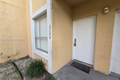 Condo in Miramar, Florida, 2 bedrooms  № 1994724 - photo 16